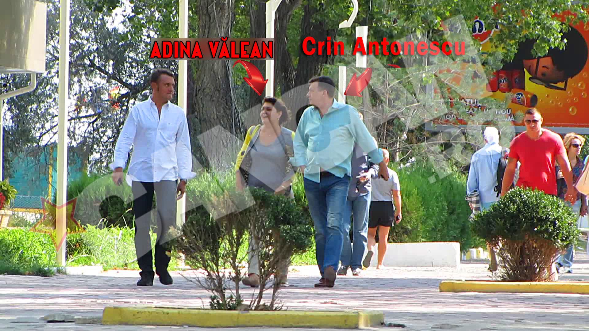 Crin Antonescu s-a plimbat cu sotia pe faleza sub privirile agere ale spp-istilor