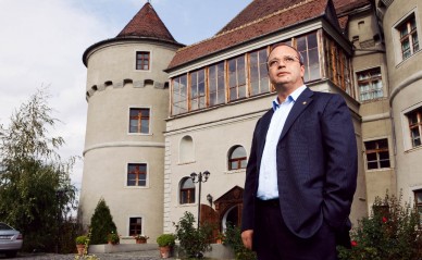 Politistii i-au intocmit dosar penal lui Claudiu Necsulescu sursa foto:forbes.ro