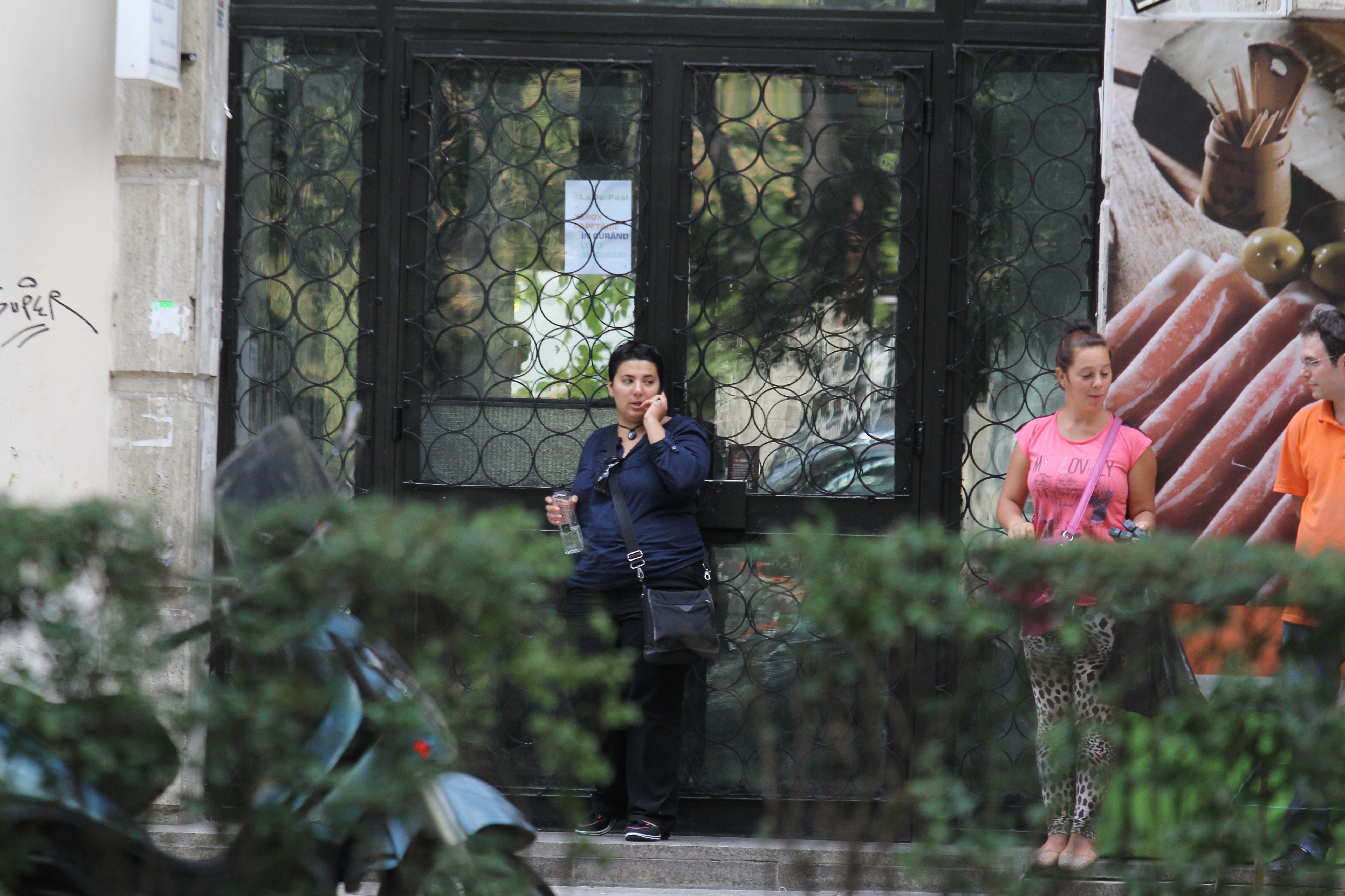 Tanara care a lasat pe strada cainele ucigas iesie de la avocatul sau cu cabinet pe Bulevardul Unirii