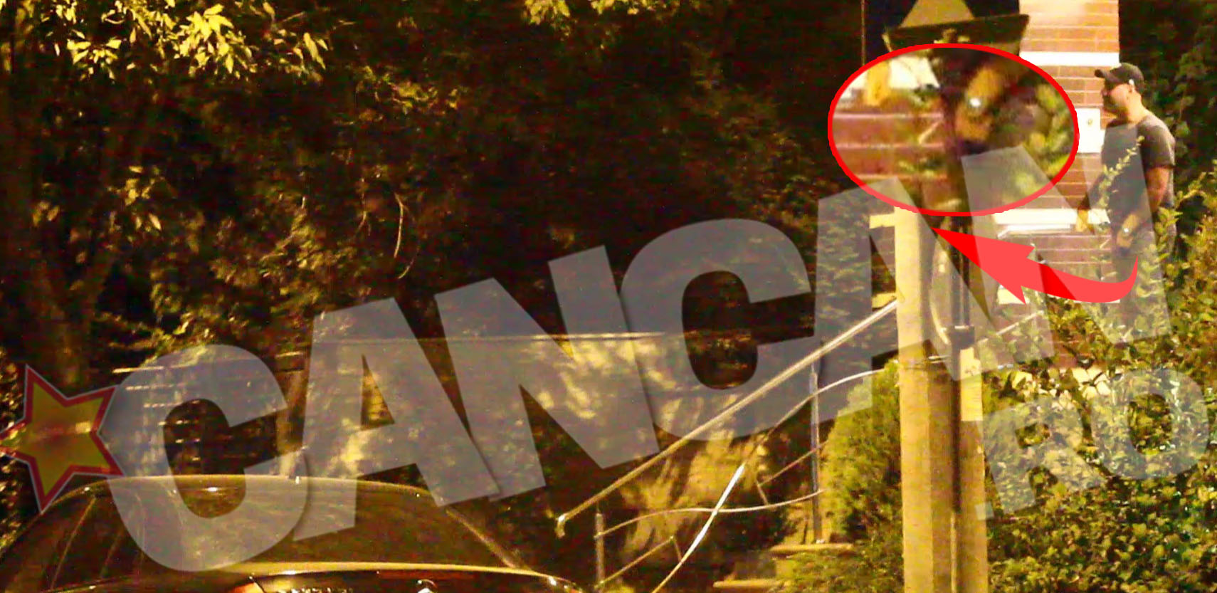 Libanezul incepe sa-si maseze barbatia in asteptarea brunetei