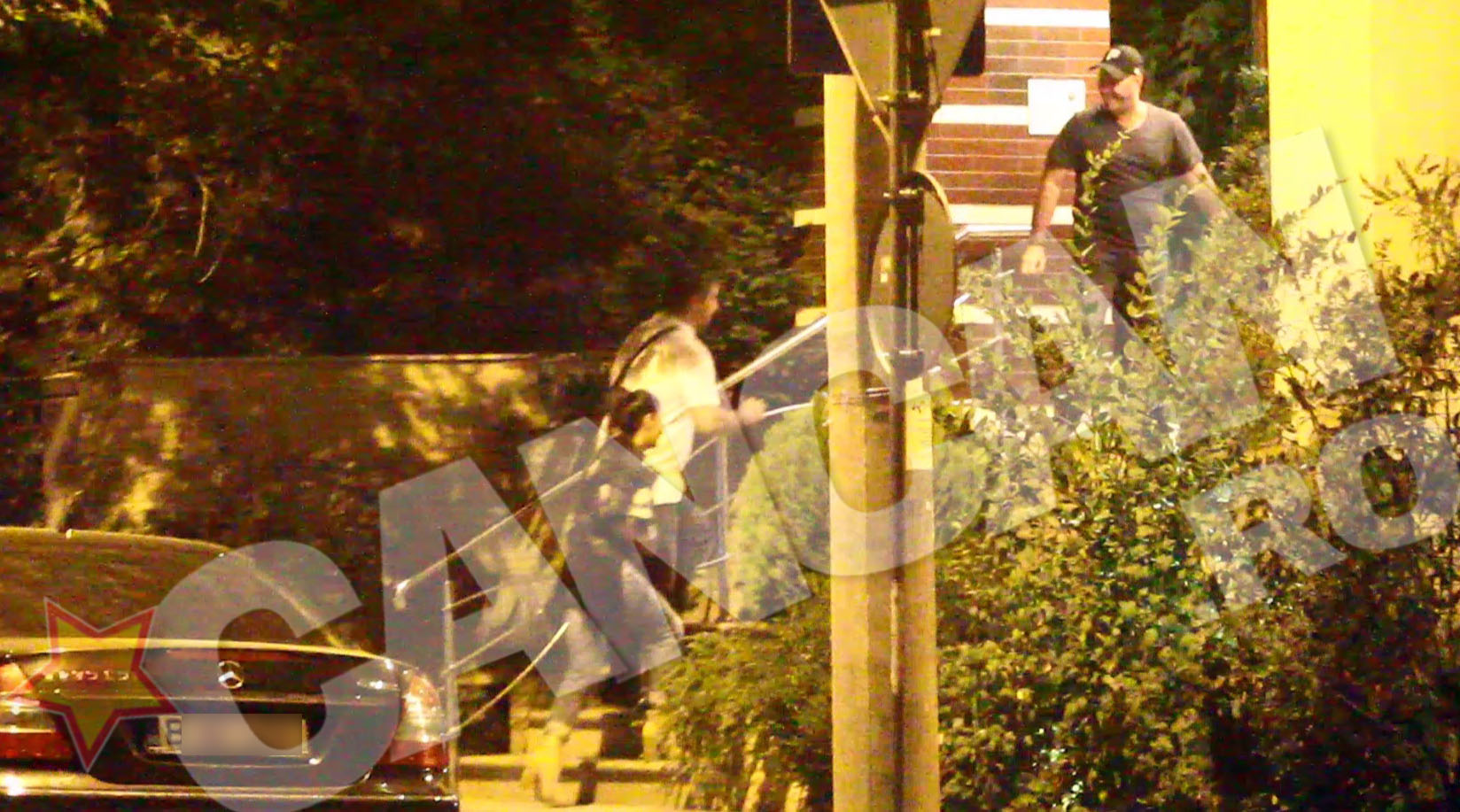 Saikaly e in extaz cand sosesc bruneta si bodyguardul