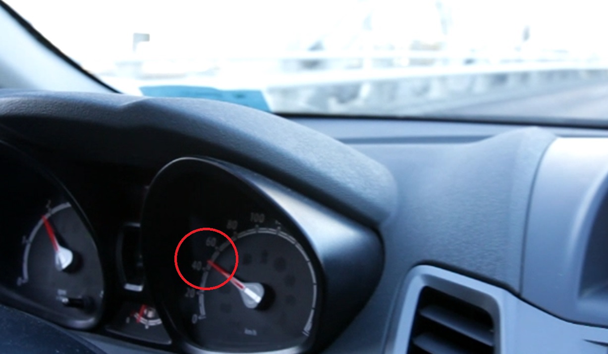 Pe noul Pasaj Basarab viteza regulamentara este de 50 de kilometri pe ora, dar soferii nu prea tin cont de asta