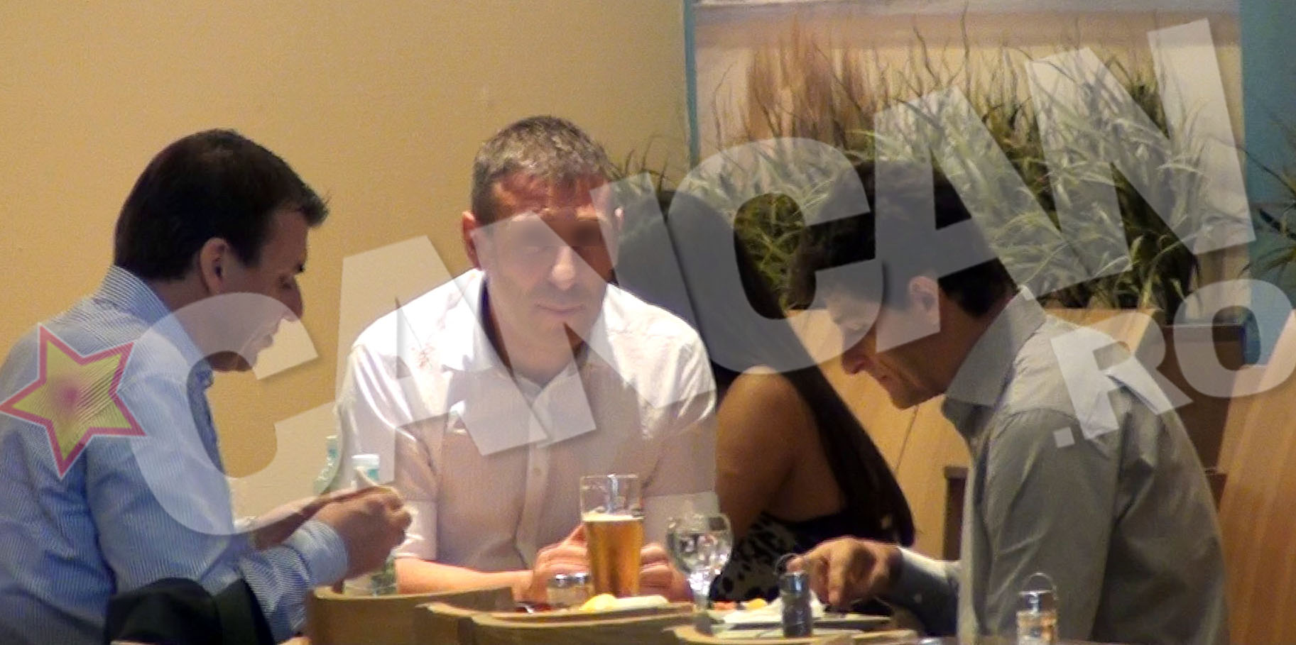 Cei trei amici si-au potolit foamea cu cate o portie de peste oceanic