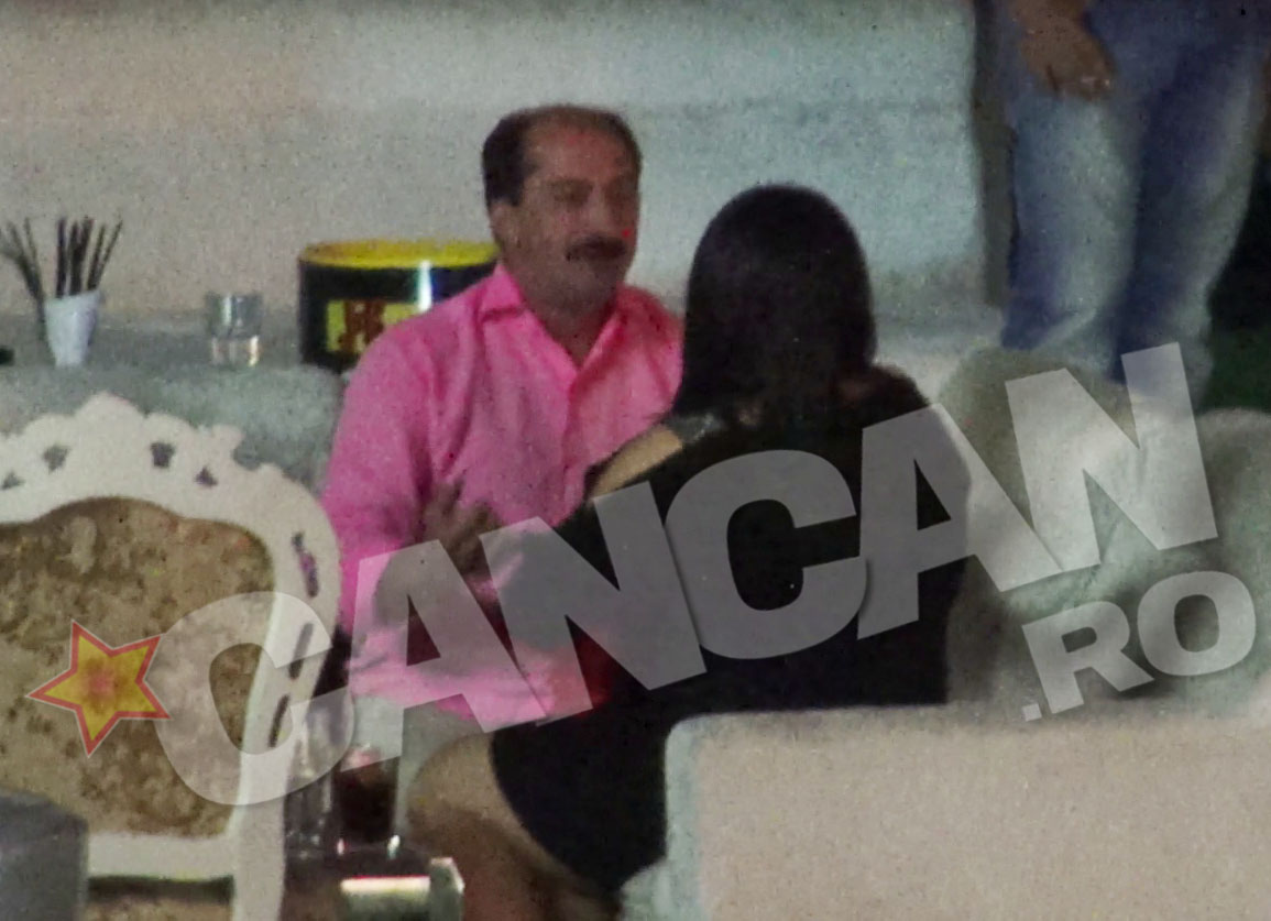 Comediantul nu s-a dezlipit de sotia sa, cu care a vorbit in continuu