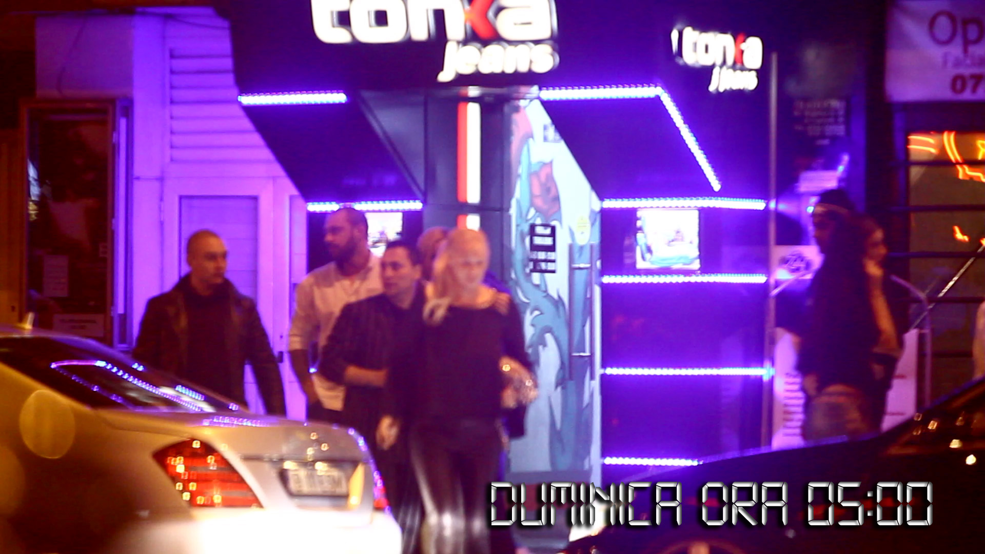 Sorinel si blondele parasesc localul