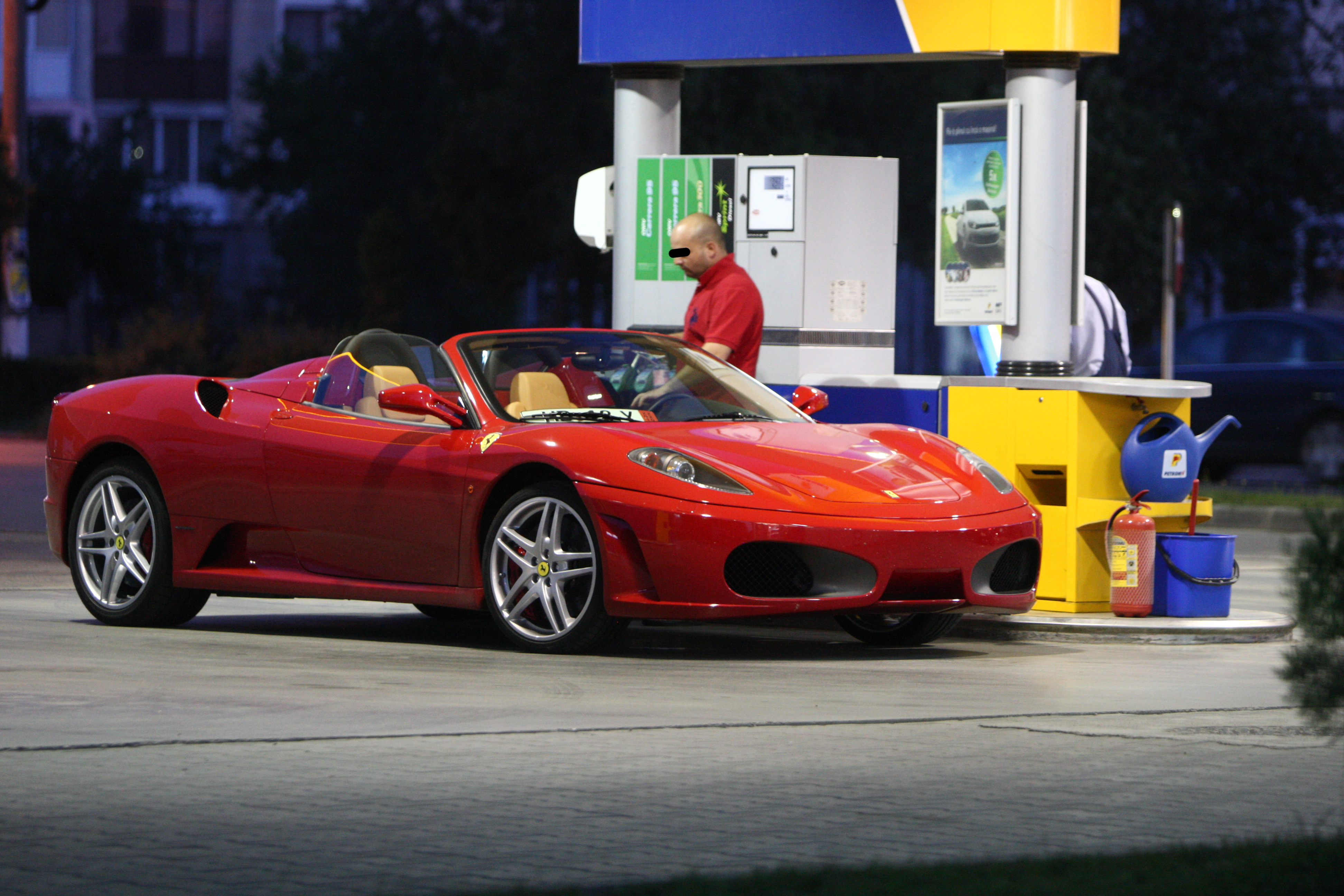 Fiul primarului din Butimanu alimenteaza bolidul