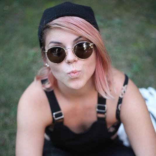 Edith Talmacean este adepta sitlului emo