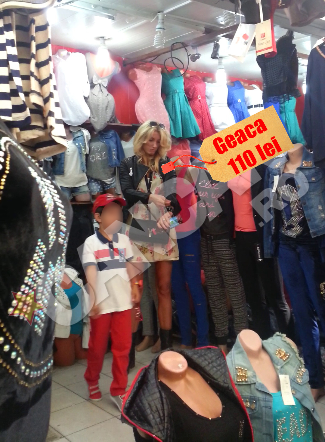 Andreea si-a cumparat din bazar o geaca din piele 