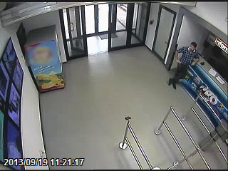 A doua zi dupa incident, Marica a trimis un priete, sa aduca la redactia CANCAN.ro camera pe care o sustrasese reporterului agresat