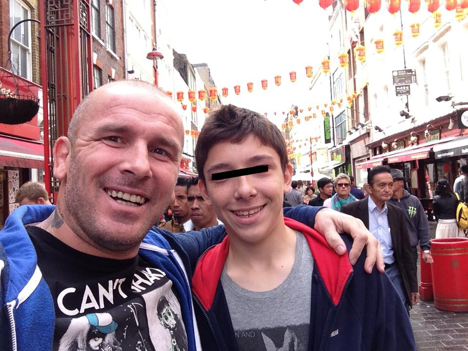 Sportivul si baiatul sau la plimbare prin Londra