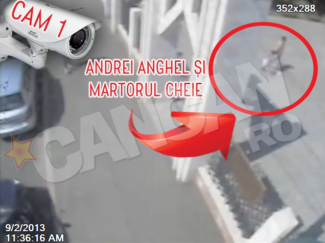 Ora 11.36. Andrei intra in parc tinut de mana de un barbat. Imaginea e surprinsa de camera de supraveghere numarul 1
