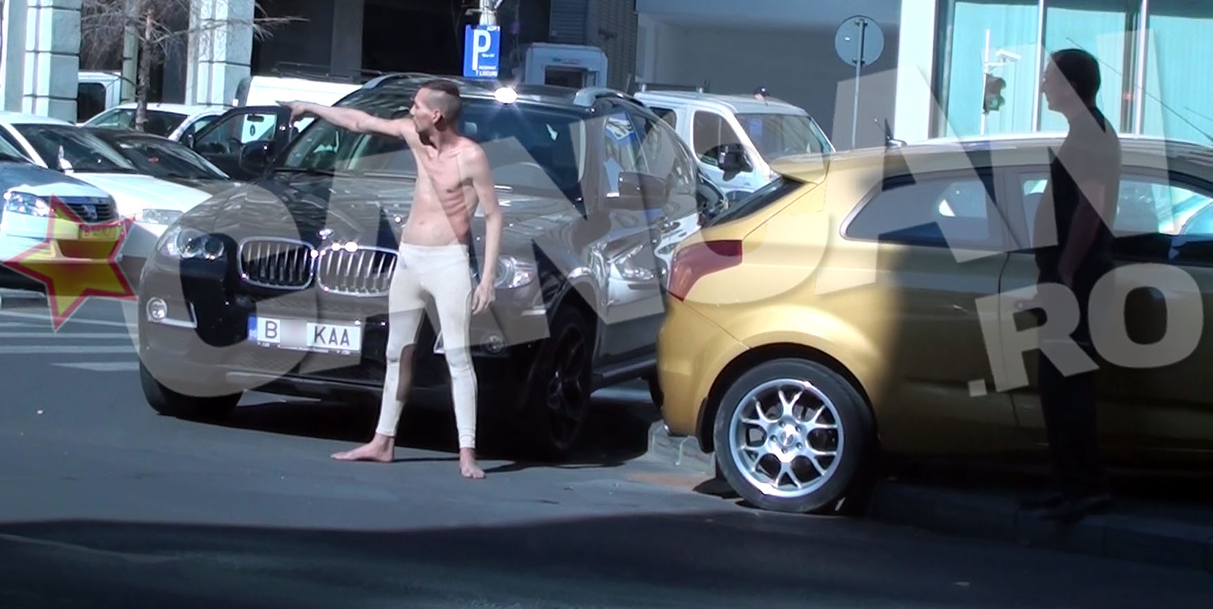 Paznicii s-au chinuit sa-l trimita la plimbare minute bune