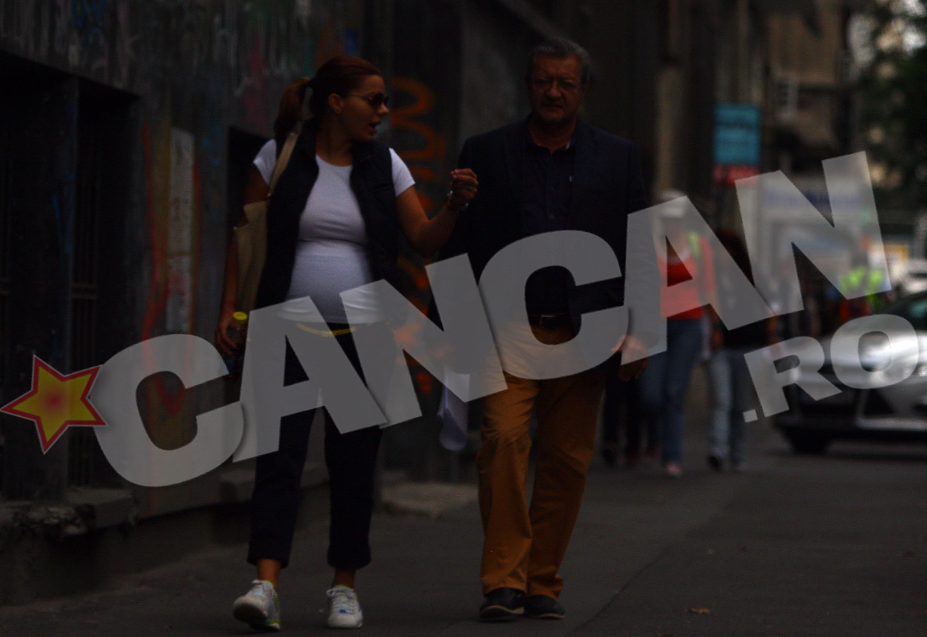 Catinca Duvaz si-a etalat burtica