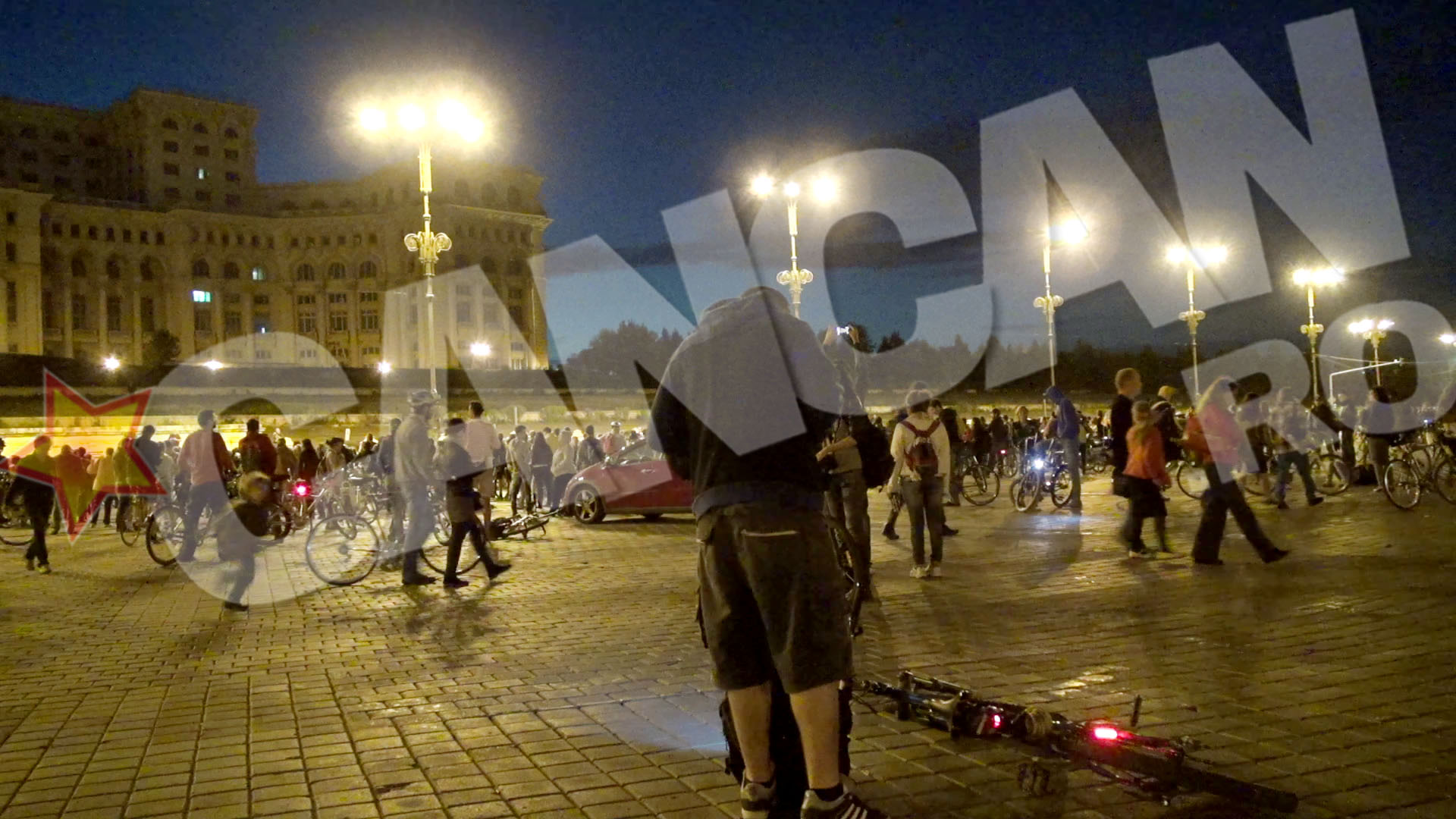 Asta, in timp ce manifestantii raman sa protesteze de capul lor