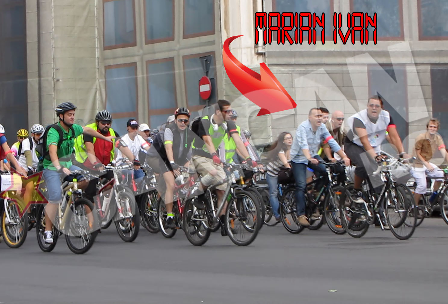 Marian Ivan conduce in continuare manifestatia