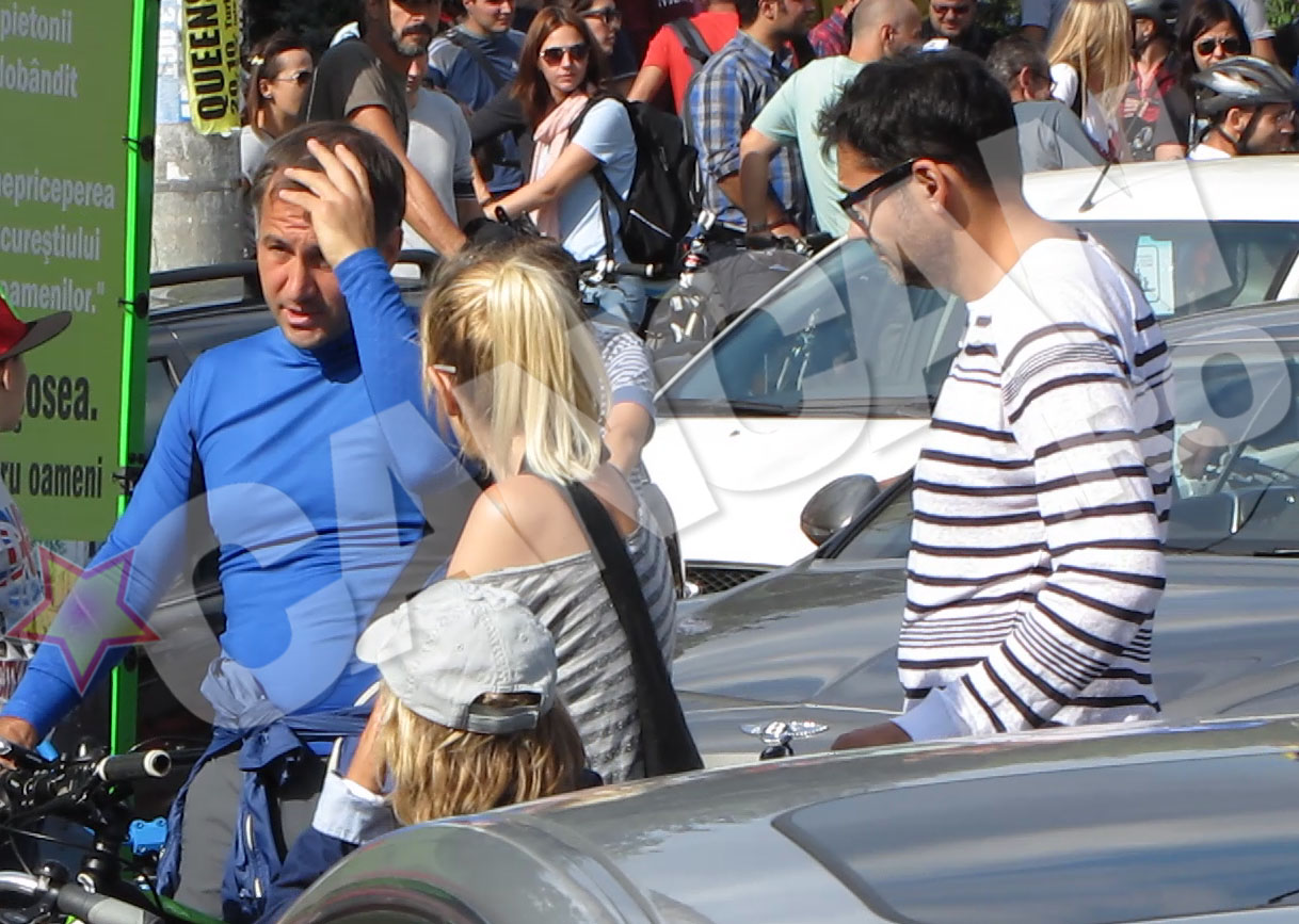 Din umbra, consilierul PDL Silviu Vaduva pare sa monitorizeze organizarea actiunii