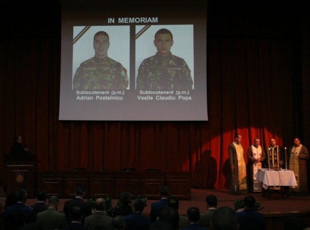 Sublocotenent Adrian Postelnicu şi sublocotenent Vasile Claudiu Popa au fost decorati post mortem