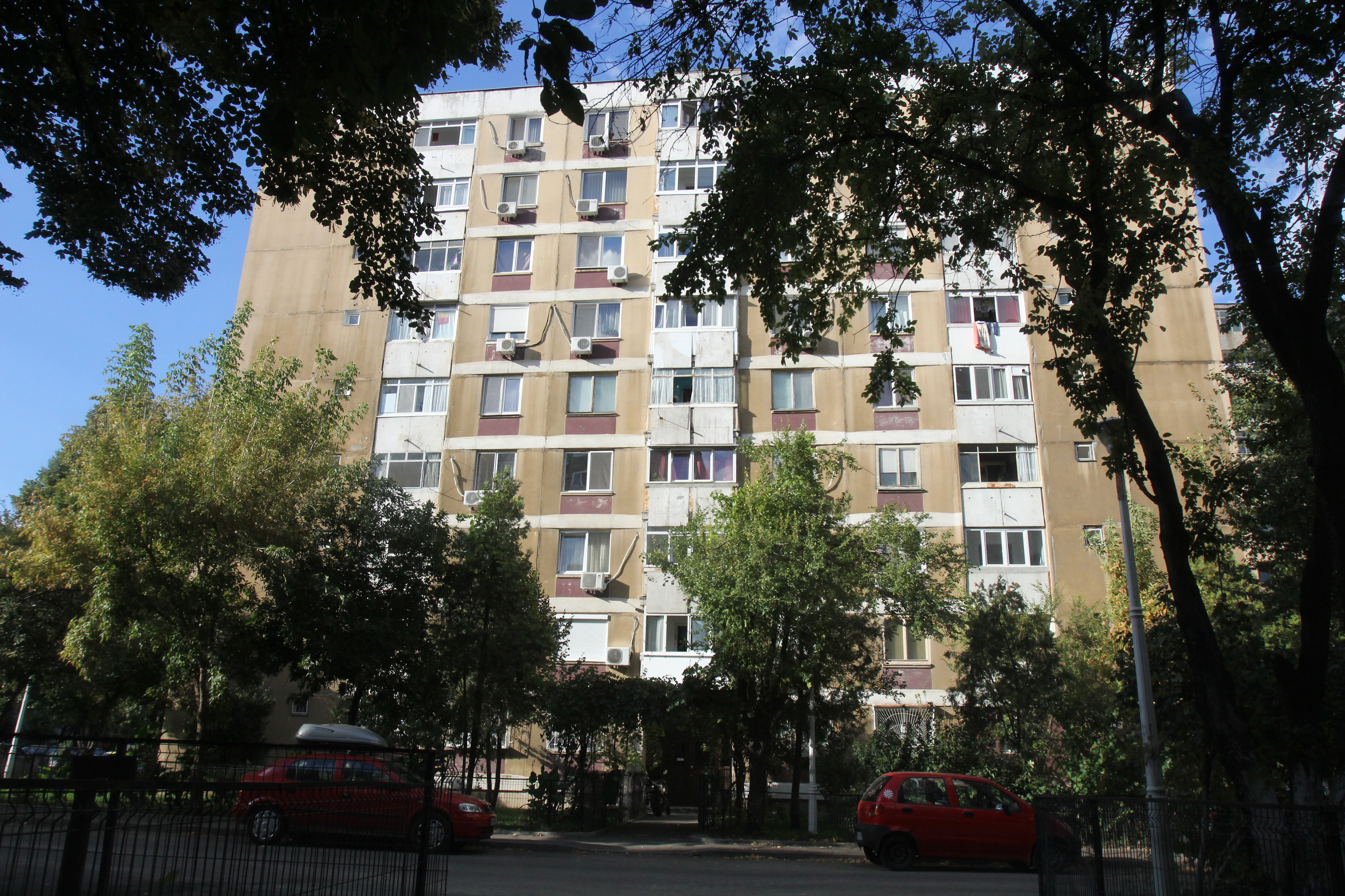 In acest bloc locuieste doctorul militar