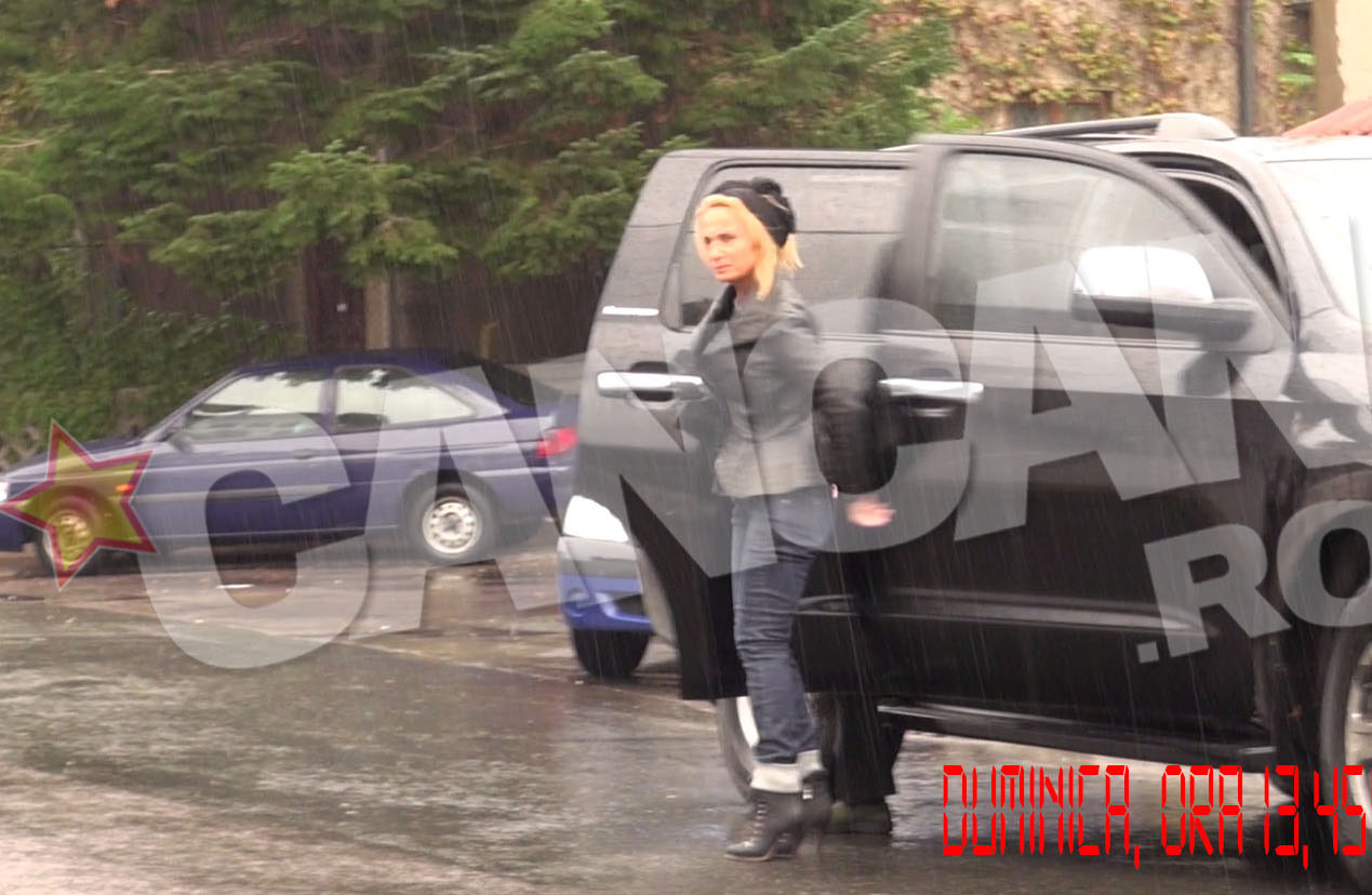 Ravasita de durere, Daniela a ajuns la biserica si a fugit plangand spre capela