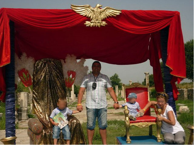 Boca are cu ce lauda la 33 de ani: o familie frumoasa, dar si 15 case si terenuri