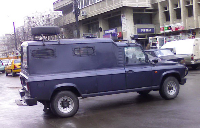 Cu o astfel de duba a fost transportat Becali (foto:automobileromanesti.ro)