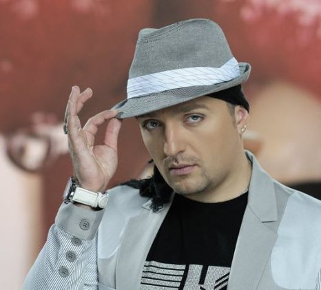 Costi Ionita castiga o multime de bani din muzica, unde activeaza ca solist, compozitor si producator