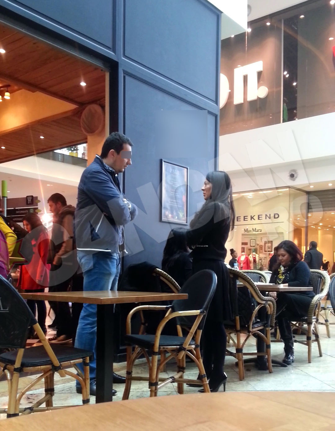 Foarte atent la cuvintele femeii