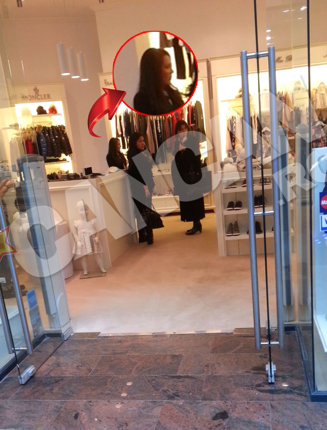 Iubita lui Vanghelie, interesata si de hainute pentru copii