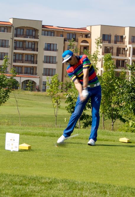 Directorul general al companiei care controleaza proiectul Rosia Montana a luat parte la mai multe competitii de golf