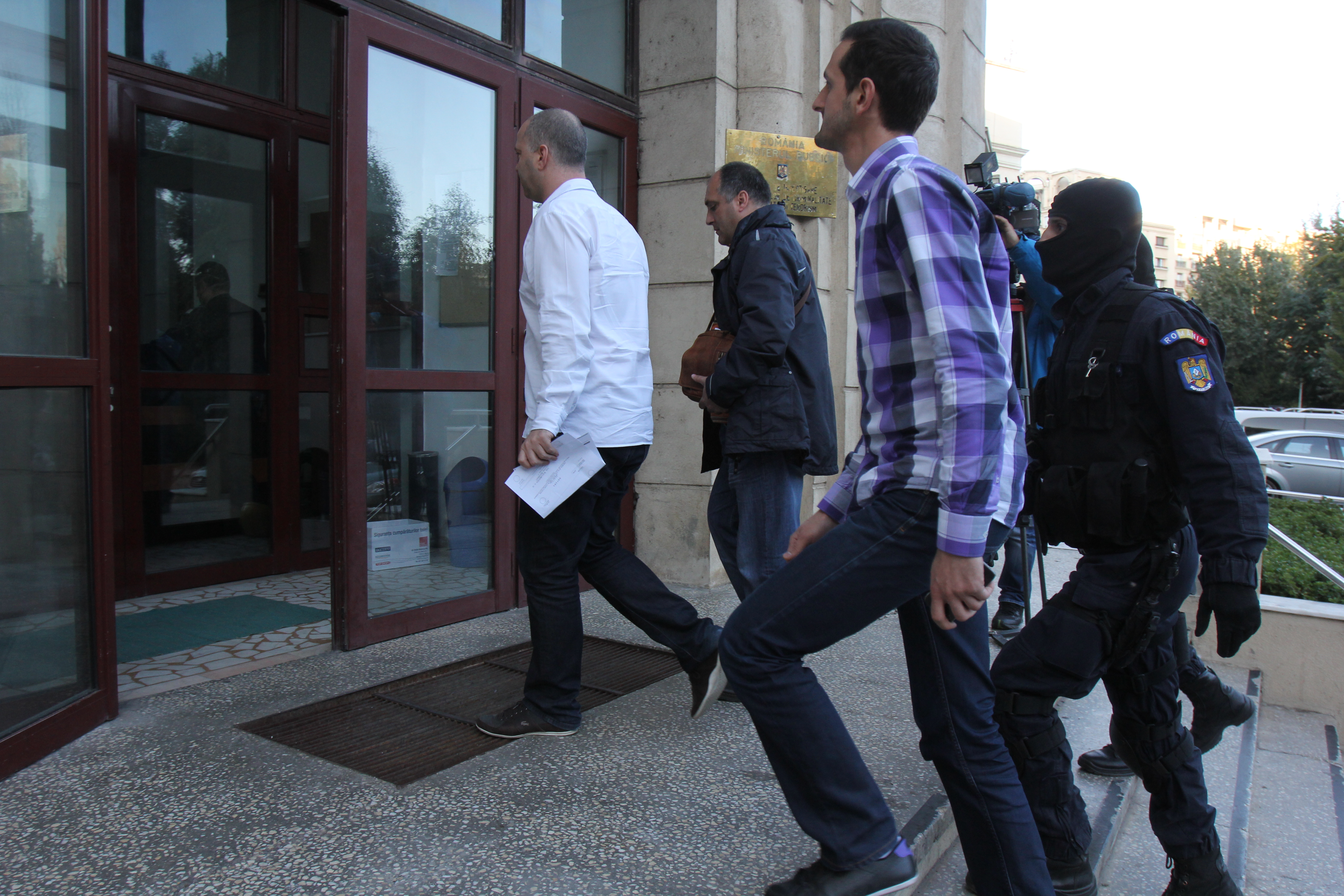 Membrii gruparii israeliene au fost dusi la sediul DIICOT