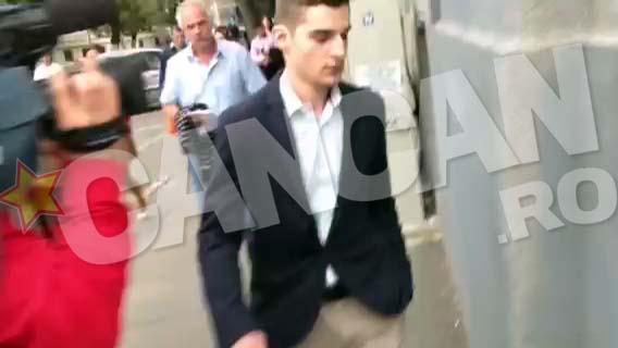 Beizadeaua a iesit arogant din sala de judecata