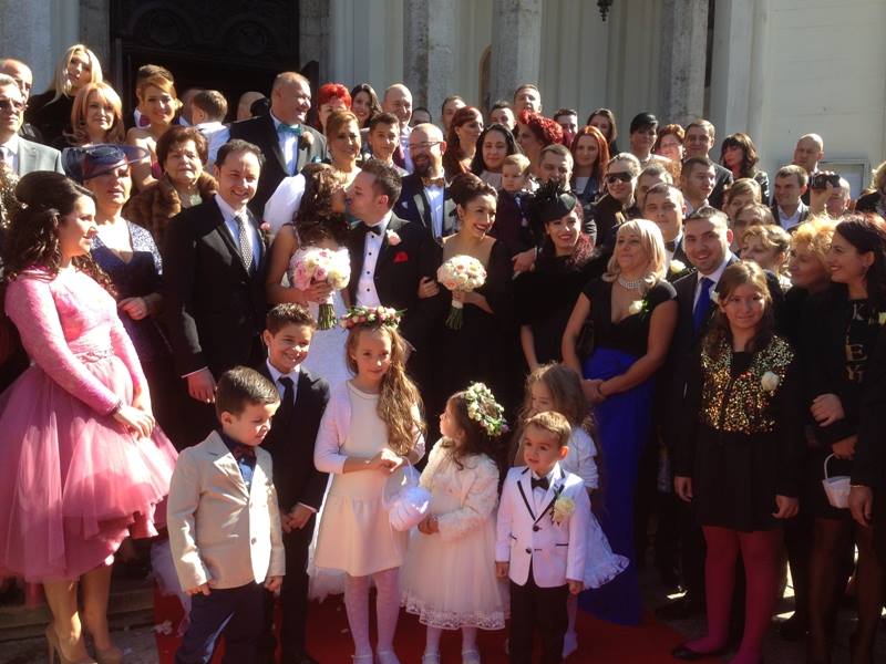 Ana, fiica primarului Piedone, a fost imbracata intr-o rochie roz