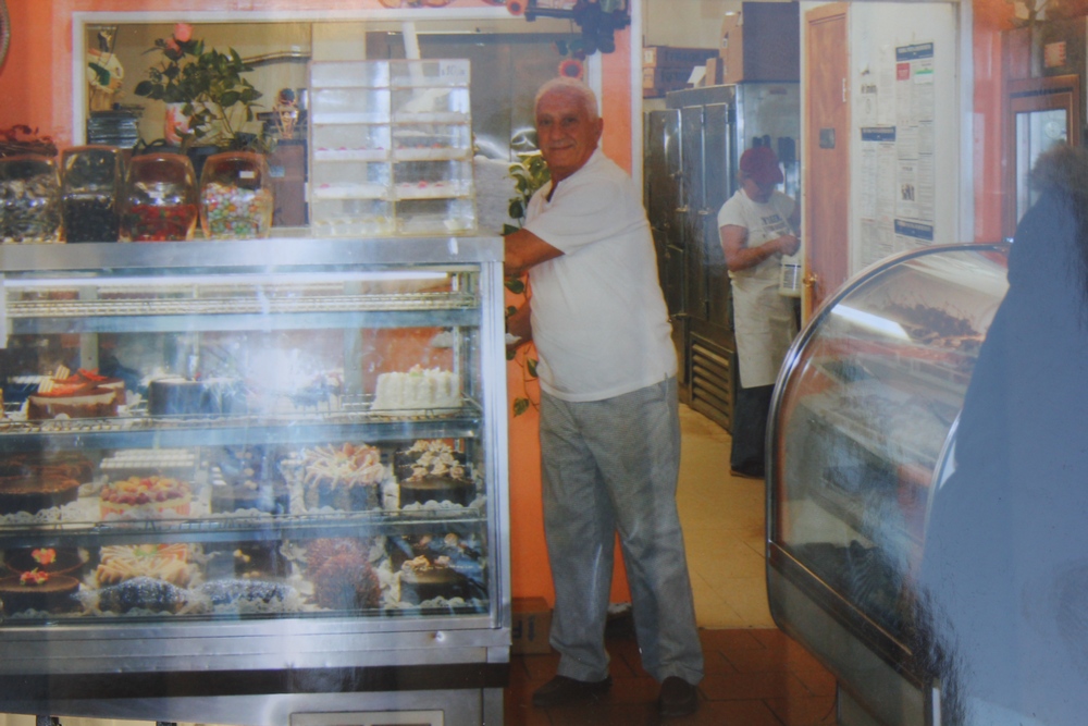 Romanul si-a deschis afacerea in 1982