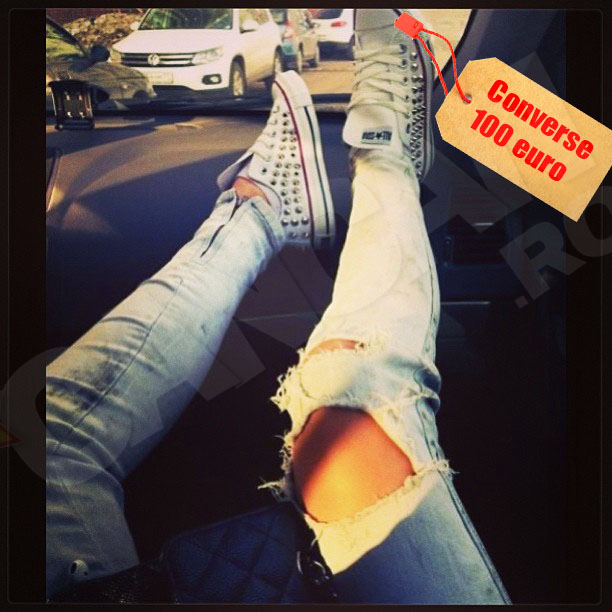 Bety nu rateaza nicio ocazie sa-si fotografieze pantofii