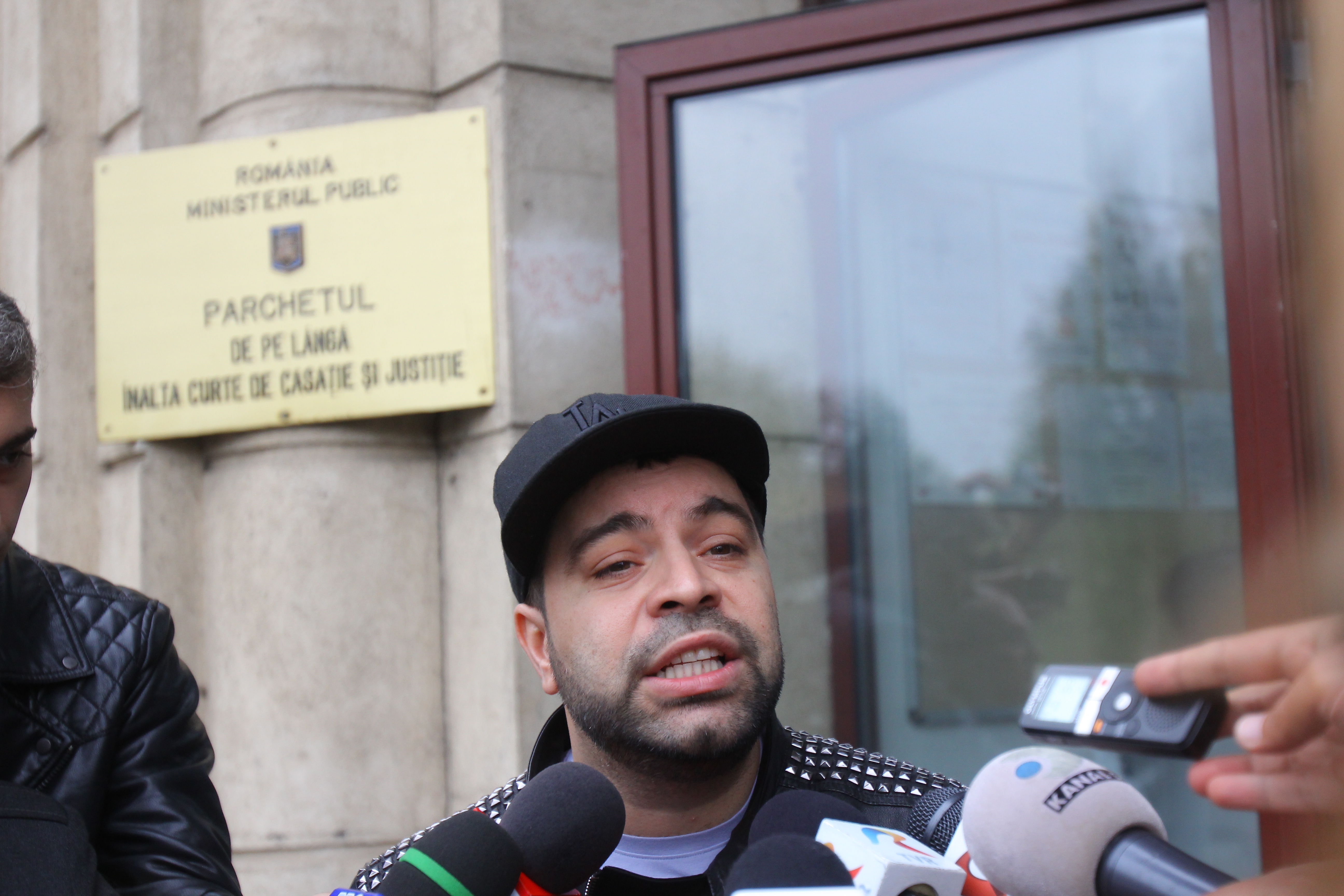 Acuzatiile ii pot aduce o pedeapsa cuprinsa intre un si cinci ani de inchisoare manelistului