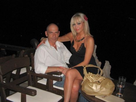 Simona l-a prezentat tuturor pe Dimitris drept 