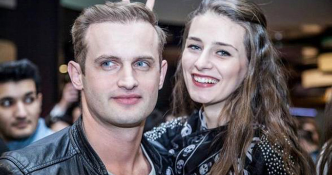 Sorin a fost parasit de iubita dupa ce Cancan.ro l-a surprins in tandreturi cu o alta femeie, in parc