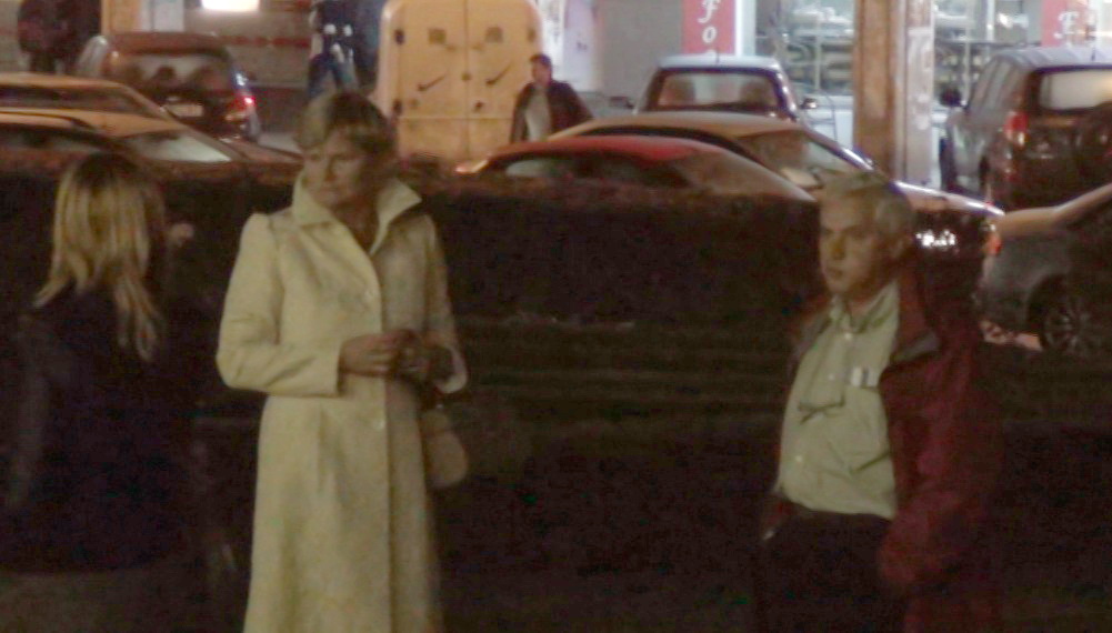 Vedeta TV asteapta masina