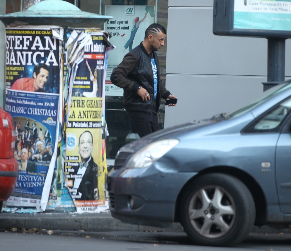 Cantaretul a mers mai tot drumul cu privirea in pamant