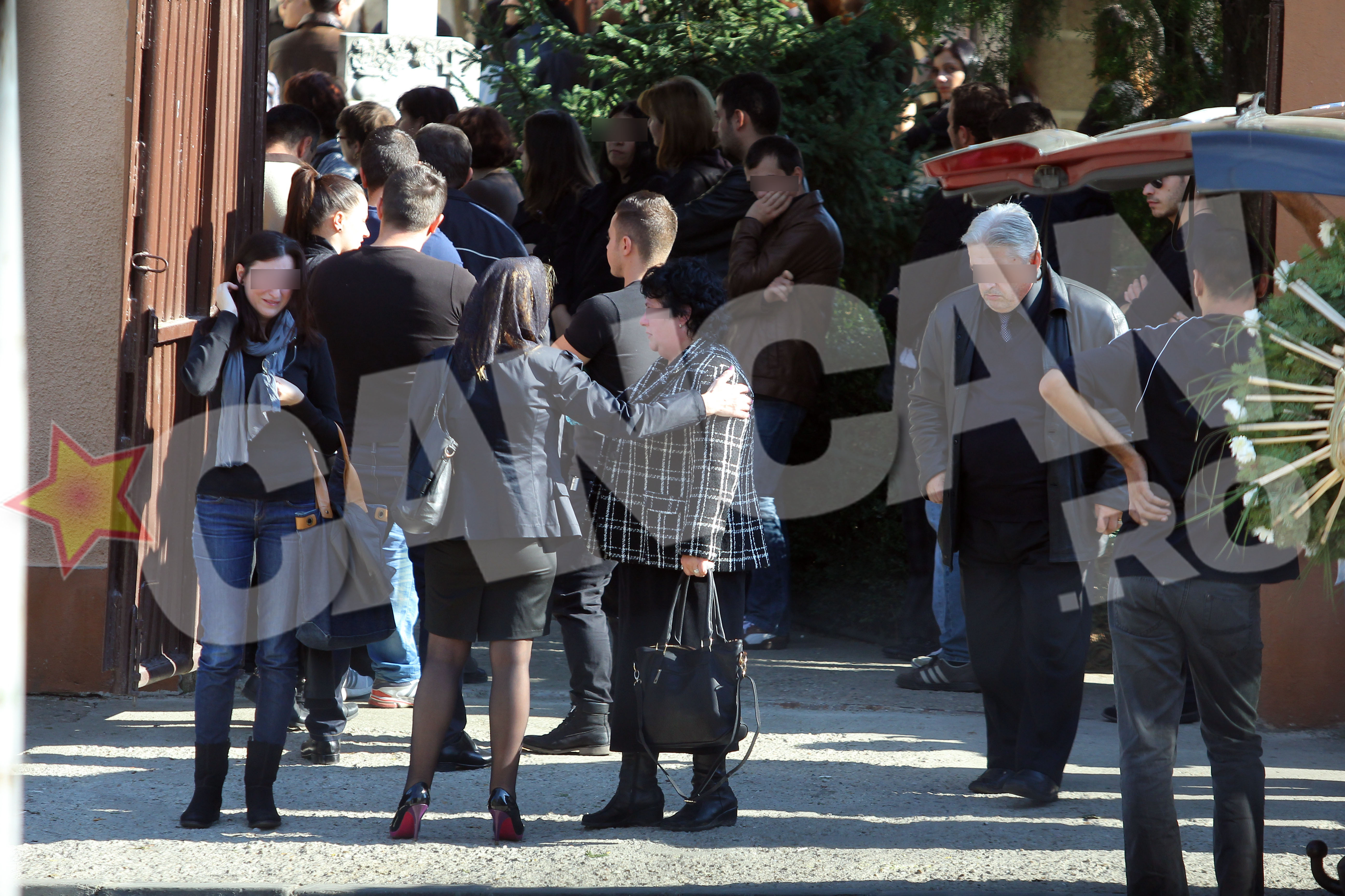 Cei doi tineri au plecat prea devreme. Ei de abia au facut nunta anul trecut