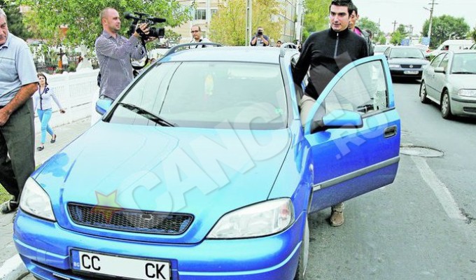 Cu aceasta masina a venit Doru la inmormantarea tatalui sau