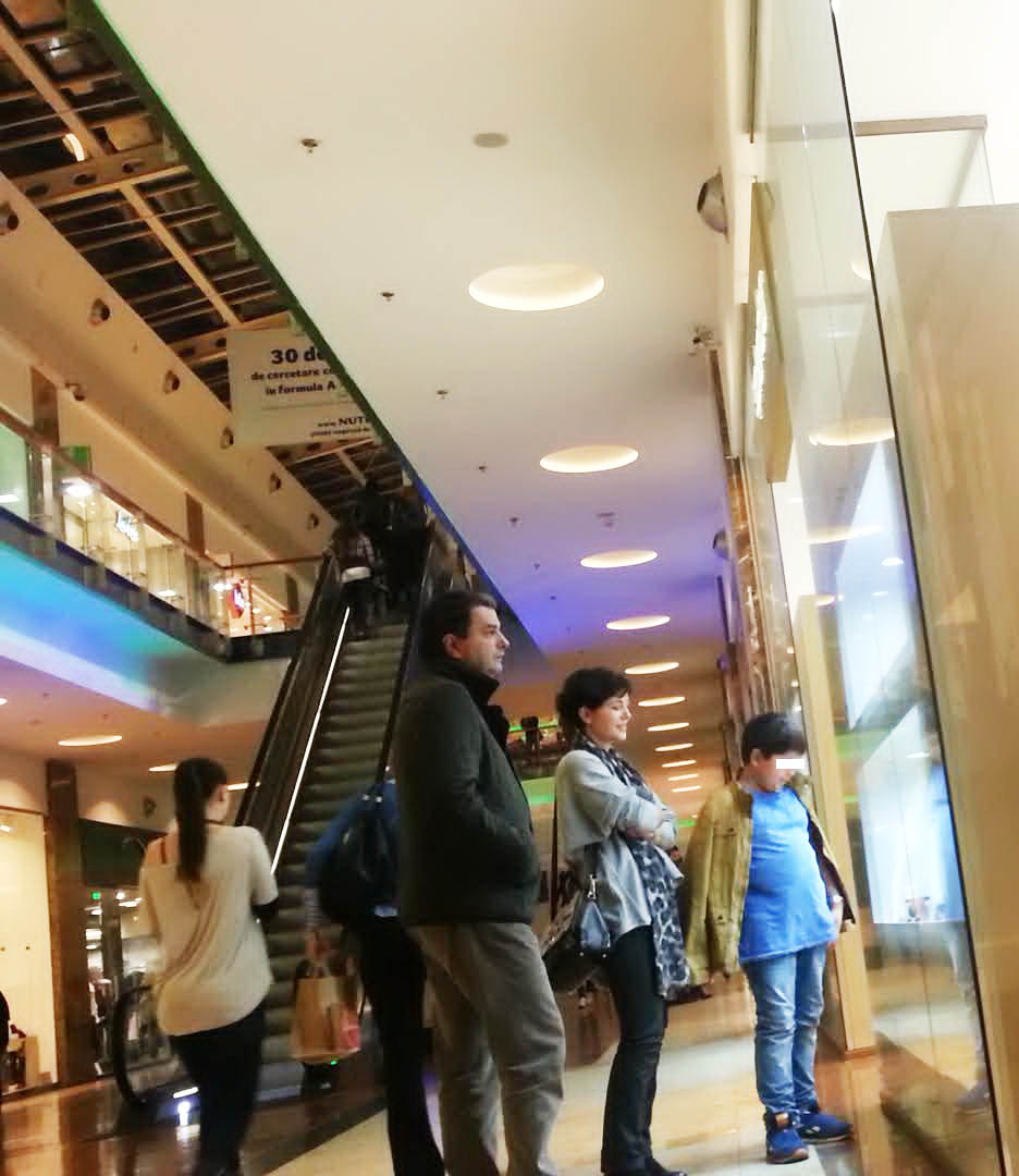 Familia Mandruta a studiat si oferta magazinelor