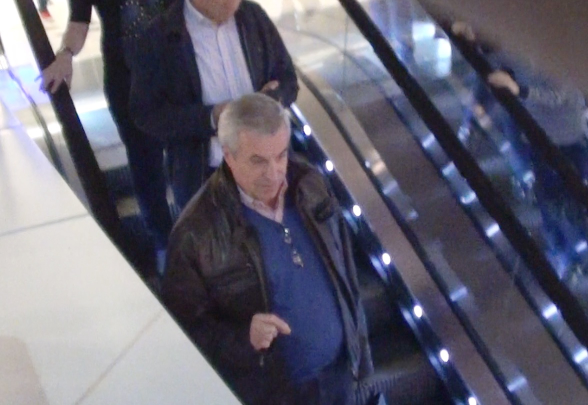 Tariceanu s-a asigurat ca nu a uitat sa cumpere ceva din ce-si planuise