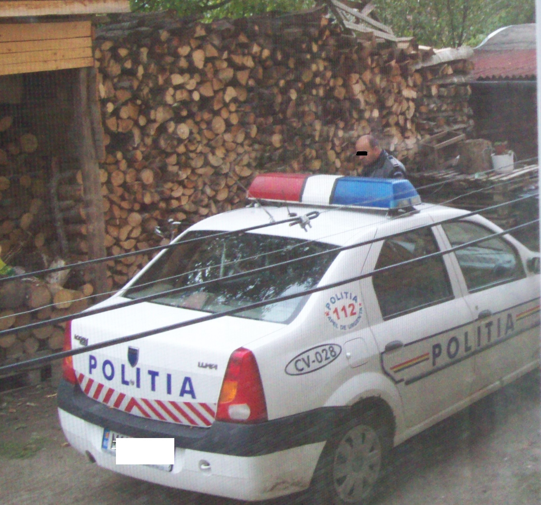 Politistul are ...prestanta in fata muncilor gospodaresti