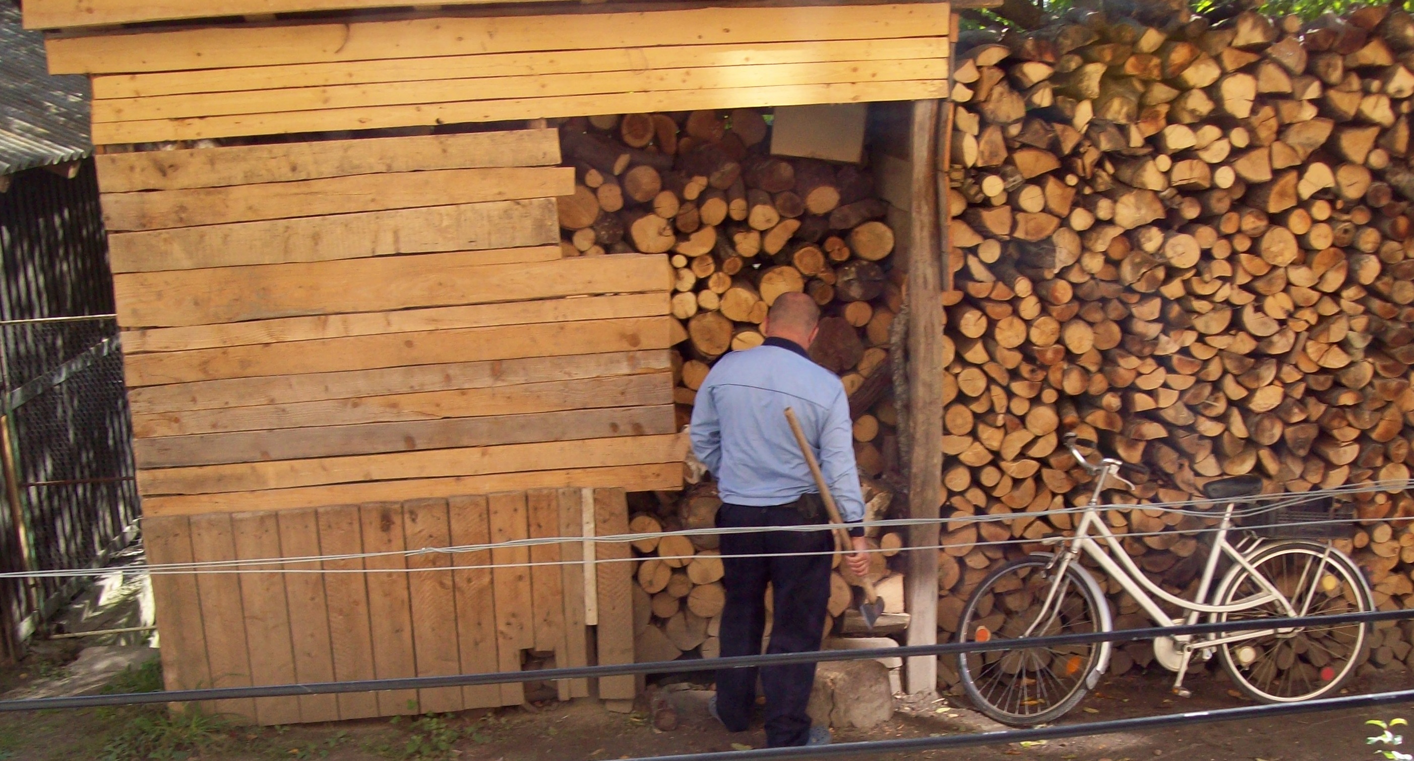 Politistul are ...prestanta in fata muncilor gospodaresti