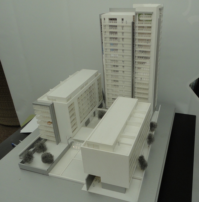 Penthouse-ul are piscina pe terasa de 220 de metri patrati