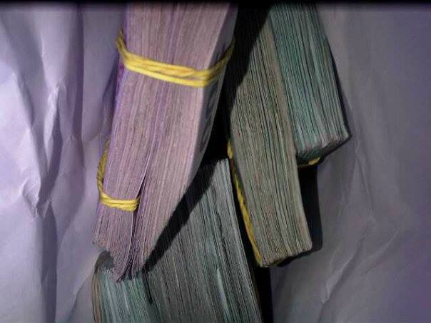 Ca sa-si mai spele rusinea, Versace s-a laudat ca a primit cadou cateva 