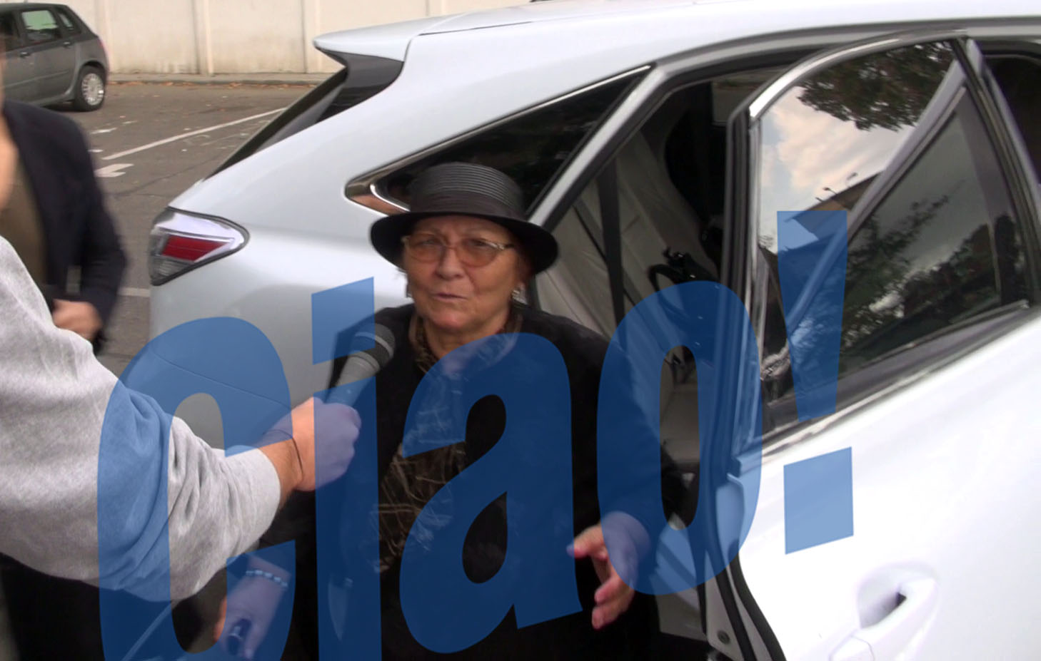 Bunica artistei s-a emotionat atunci cand a povestit despre copilaria Elenei