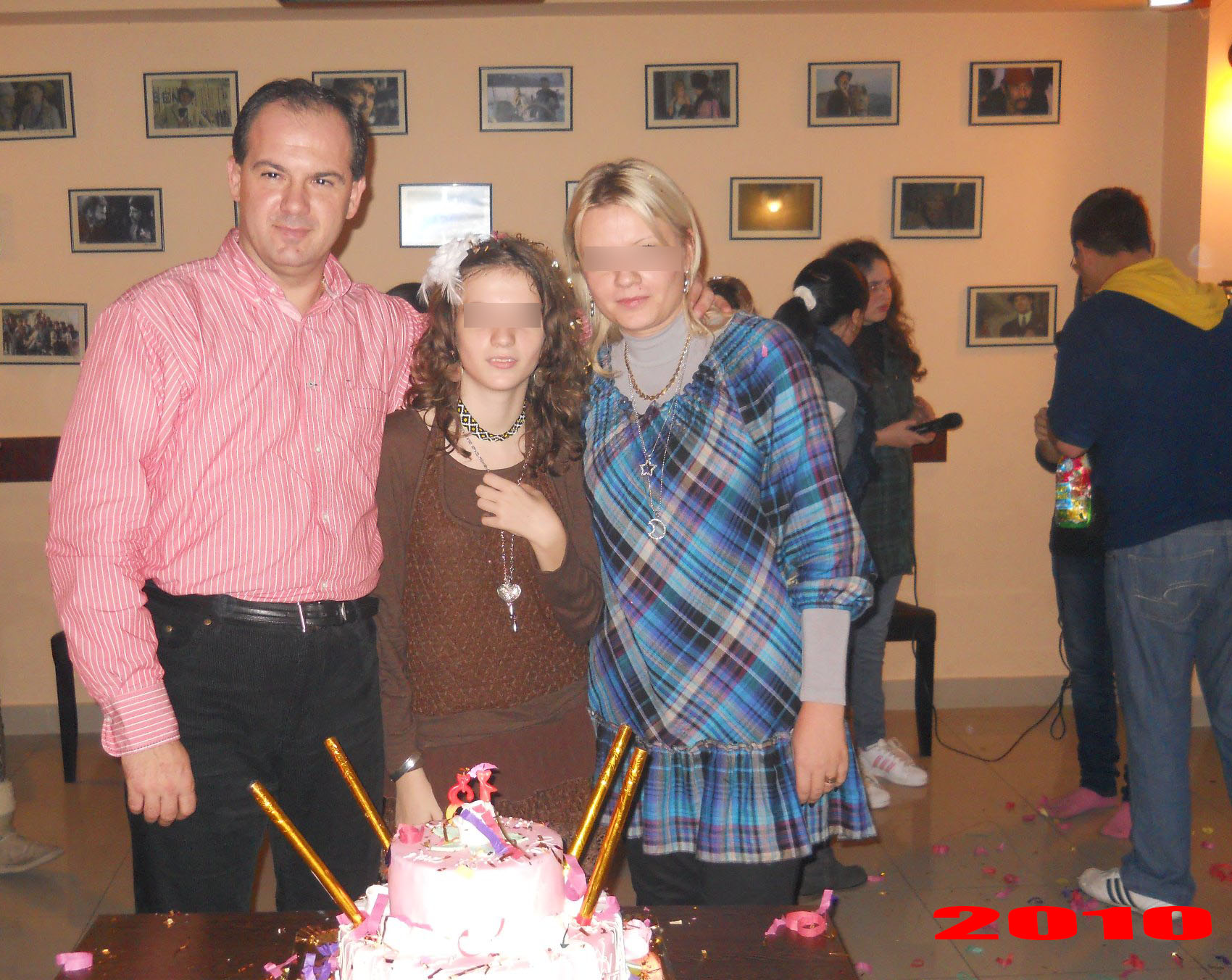 Primarul alaturi de fiica si sotie, in urma cu 3 ani, cand in familia lor domnea armonia