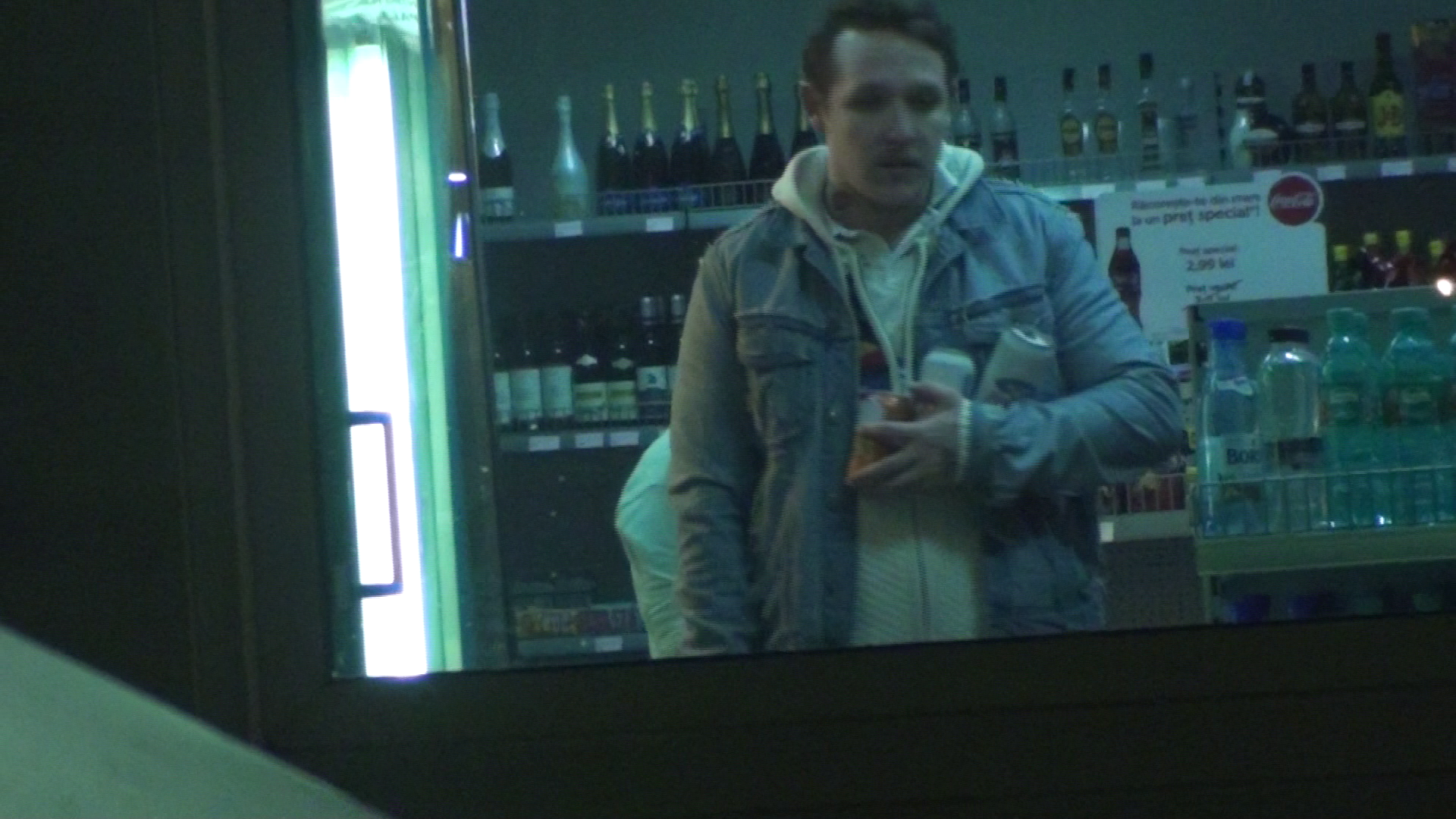 What up s-a oprit la raftul de bauturi alcoolice, de unde si-a facut provizii cu bere